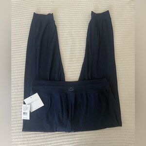 Beyond Yoga Featherweight Lounge Around Midi Jogger Navy XL retail: $90